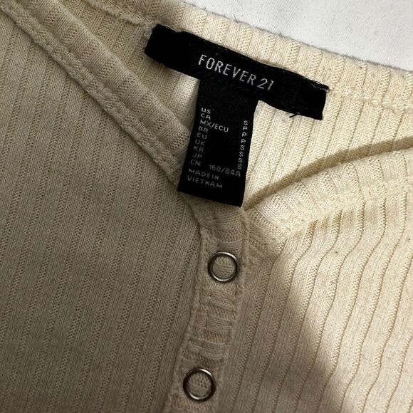 Forever 21 Off the shoulder crop top (long Sleeve) Size : small - Picture 7 of 7